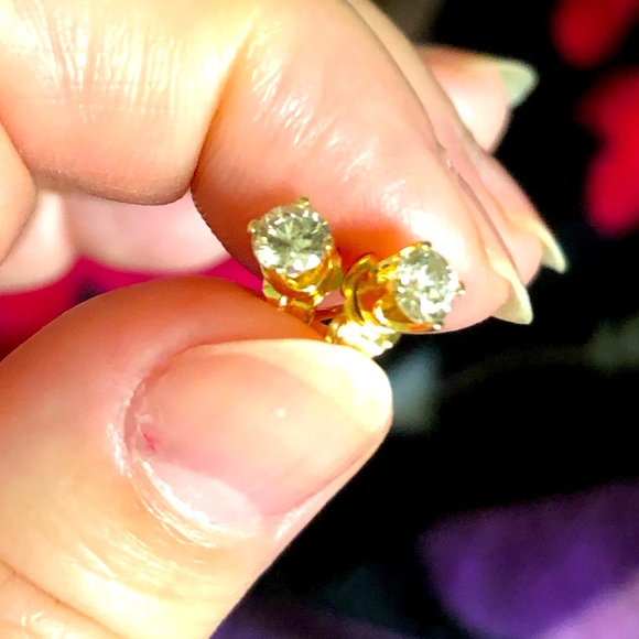 Diamond 💎 Studs - Picture 1 of 6